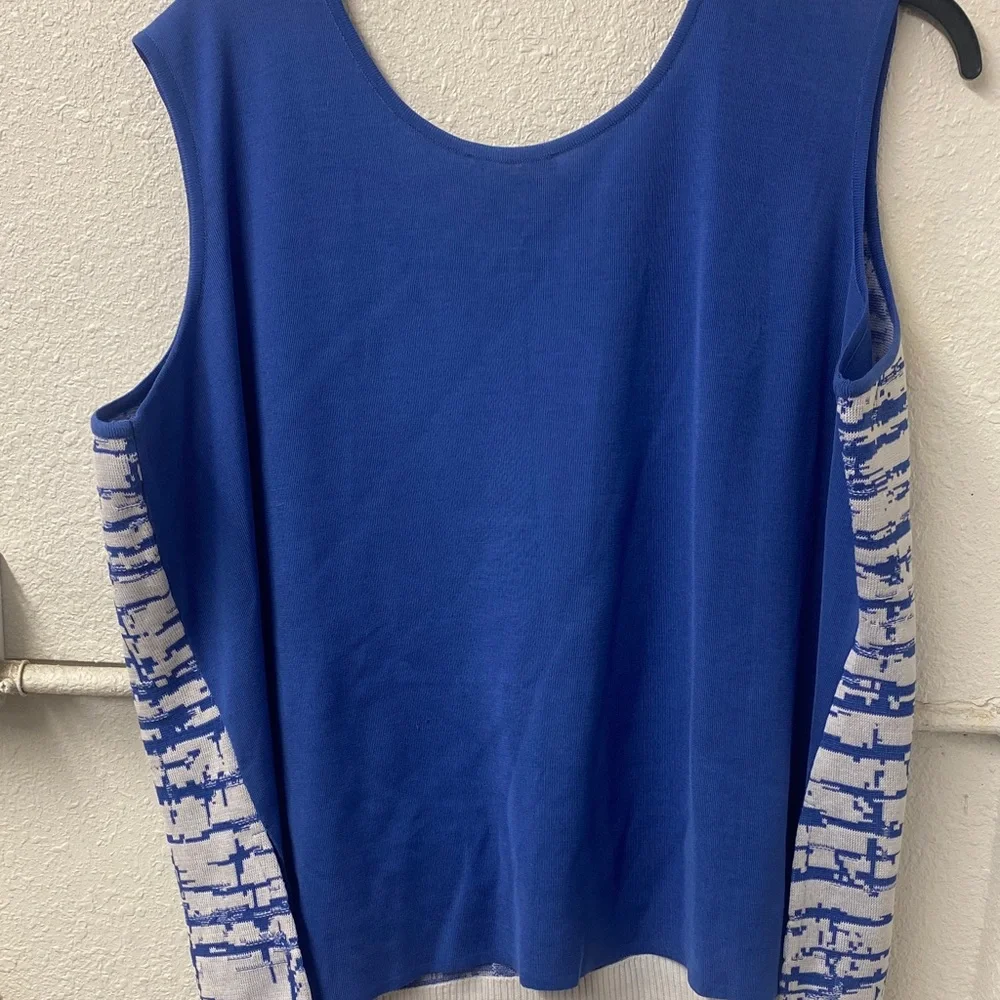 Misook - Reverdible Blue and White Knit sleeveless top - Patterned Sweater